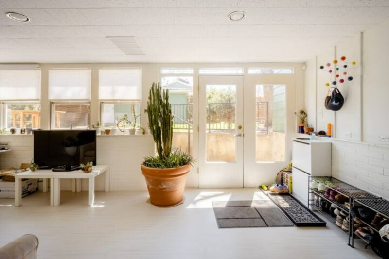 Building Photo - 2102 Mariposa Ave