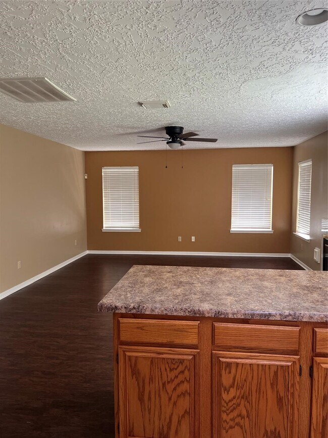 Building Photo - 13967 Dentwood Dr