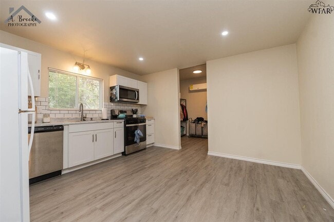 Building Photo - 514 S Archer St