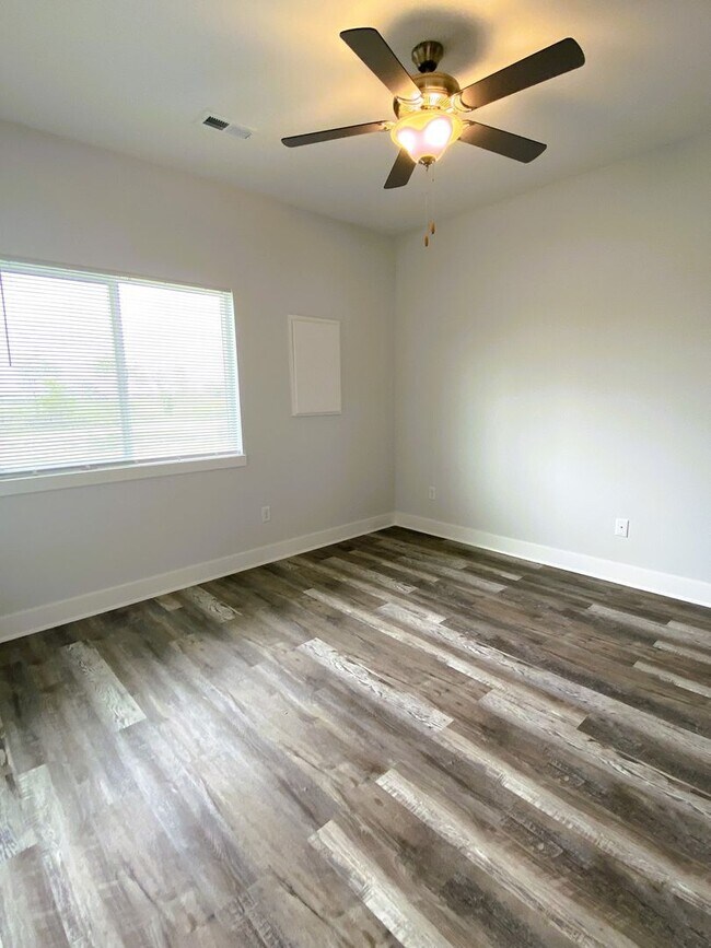 Building Photo - 5474 N Colburn Ct