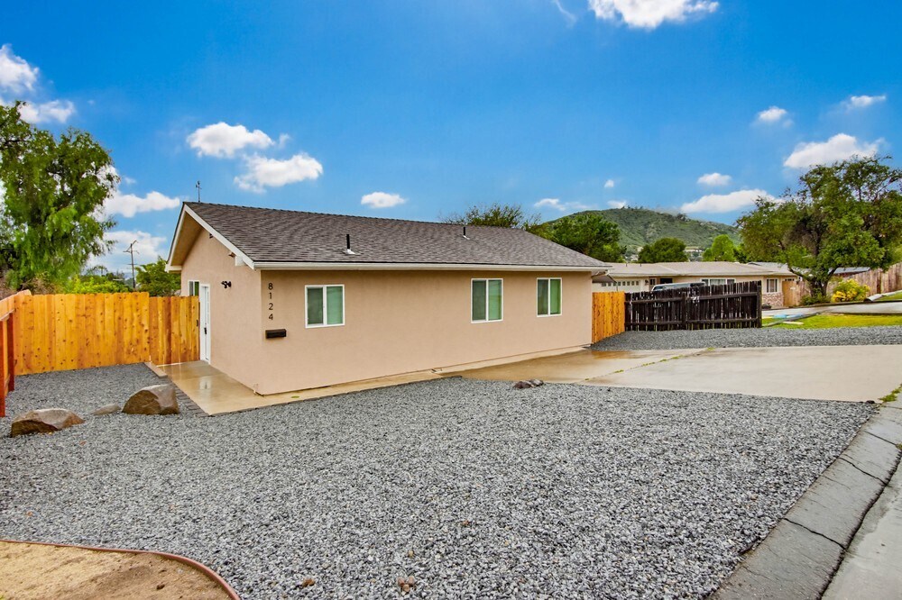 Building Photo - 8120 Melrose Ln