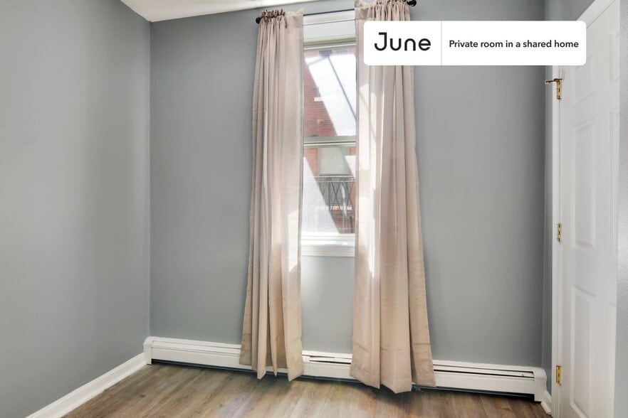 Building Photo - Room in Shared 3 bed/1 bath home