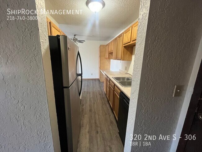 Building Photo - 320 2nd Ave S