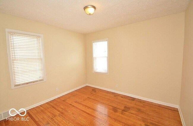 Building Photo - 5005 Indianola Ave