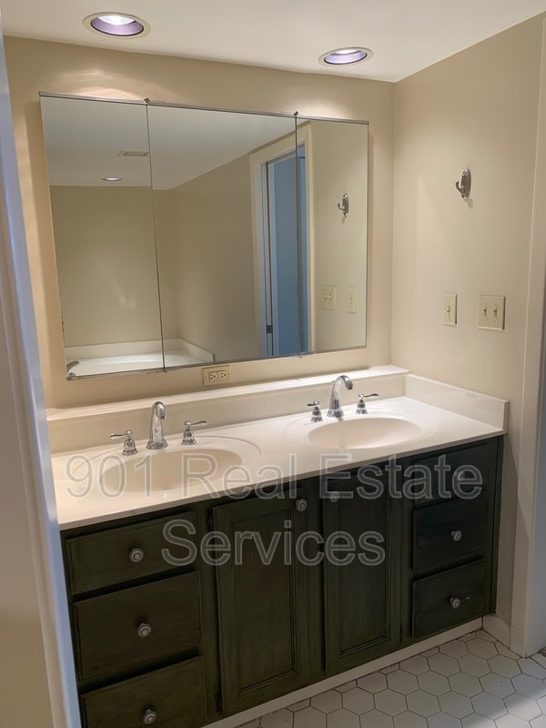 Building Photo - 200 Wagner Pl