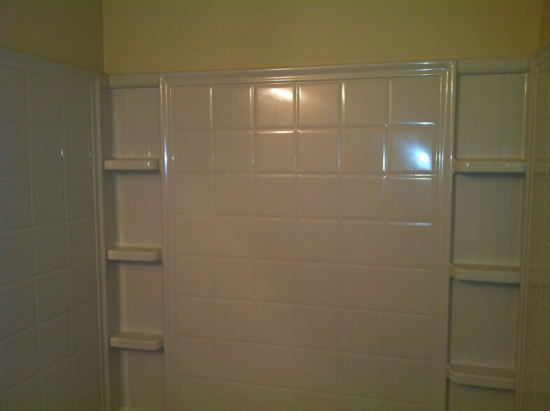 Building Photo - 7160 Grosbeak St