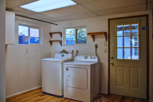 laundry room - 5425 S Junett St