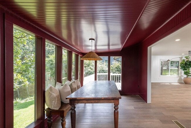 Building Photo - 884 Shrewsbury Ln