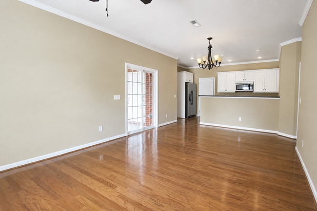 Building Photo - 899 Magnolia Ct