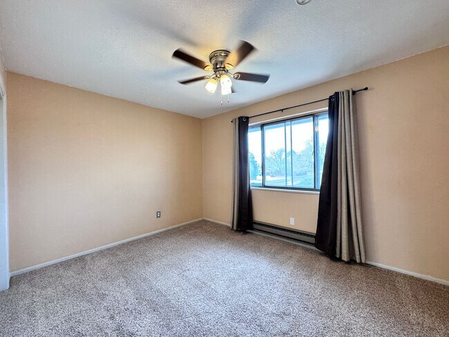 Building Photo - Cute 1 Bedroom-2nd floor Condo in Windsor