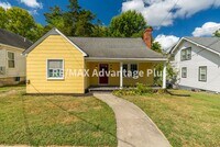 Building Photo - 3 Bedroom 2 Bath in Farmville!