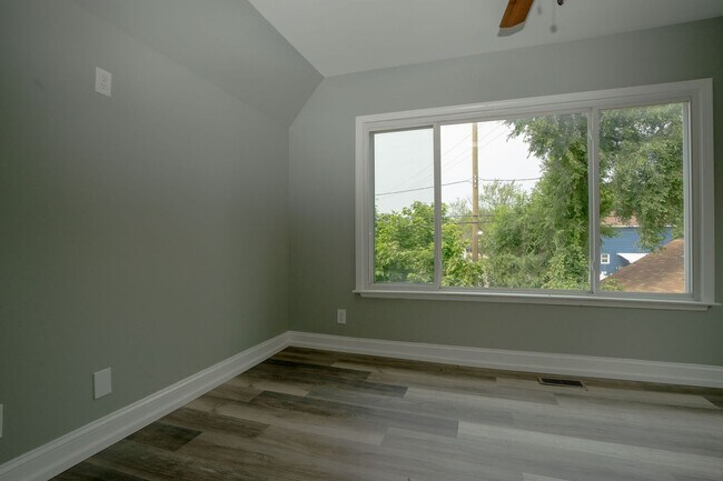 Building Photo - All Utilities Included!!  Freshly Remodele...