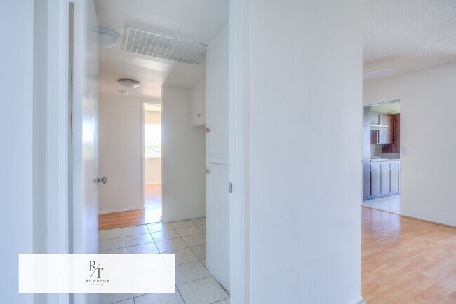 Building Photo - Spacious 2-Bedroom, 2-Bathroom Unit in Prime Monterey Park