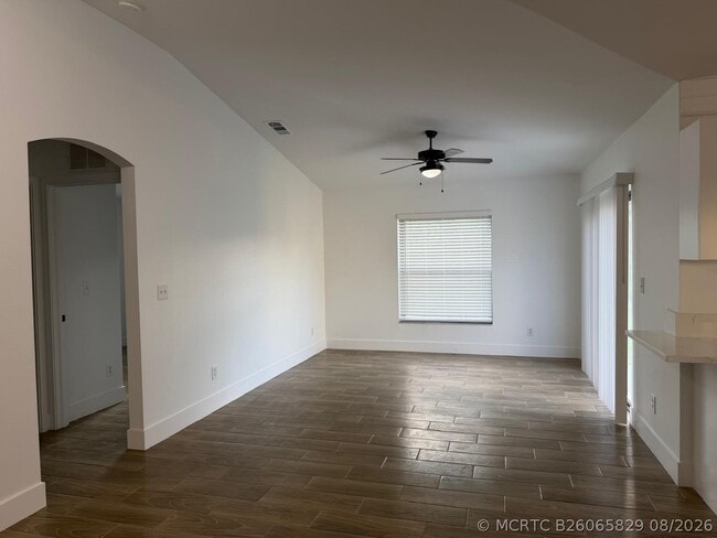 Building Photo - 1566 SE Sutton St