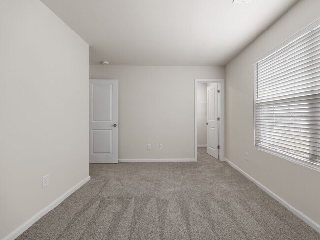 Building Photo - Modern 5BR Home with Quartz Kitchen & Open...