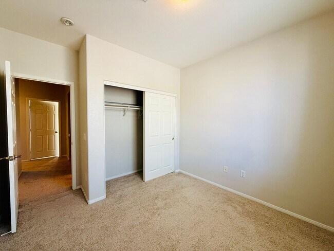 Building Photo - Immaculate and Inviting Two-Story Condo in...