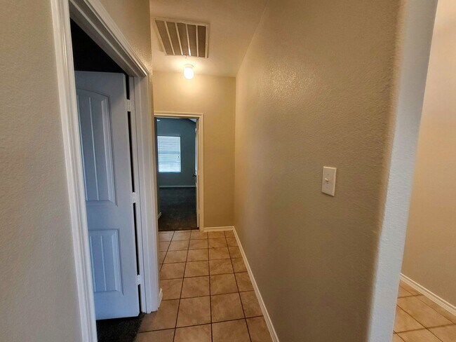 Building Photo - 7017 Mohegan Dr