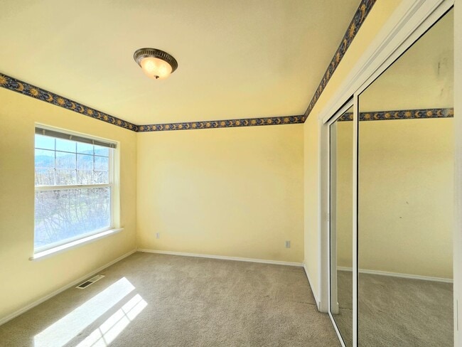 Building Photo - Luxurious Country Living in Desirable Cashmere Location!! 5 Bed + Den, 2.5 Bath!