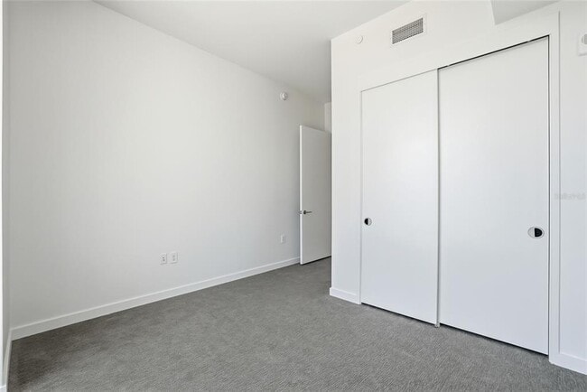 Building Photo - 400 Central Ave