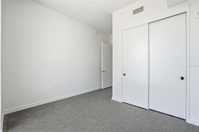 Building Photo - 400 Central Ave