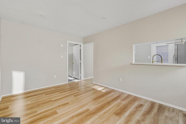 Building Photo - 18 Madison St