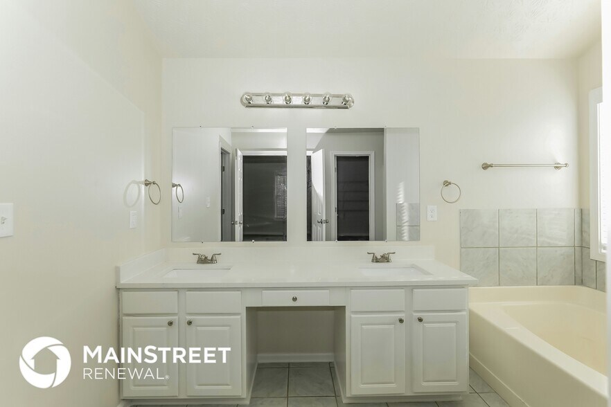 Building Photo - 241 Winthrop Ln