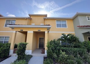 Building Photo - 3075 Beach Palm Ave