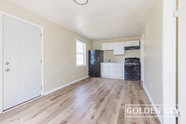 Building Photo - 119 E 1st St