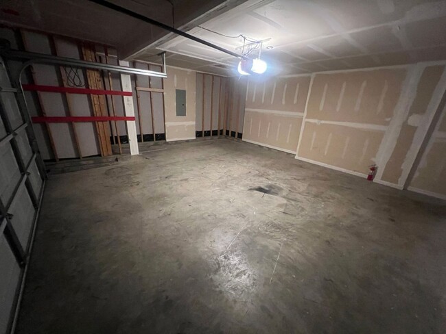 Building Photo - 106 Day Place 3BR/2.5BA (Trenton)