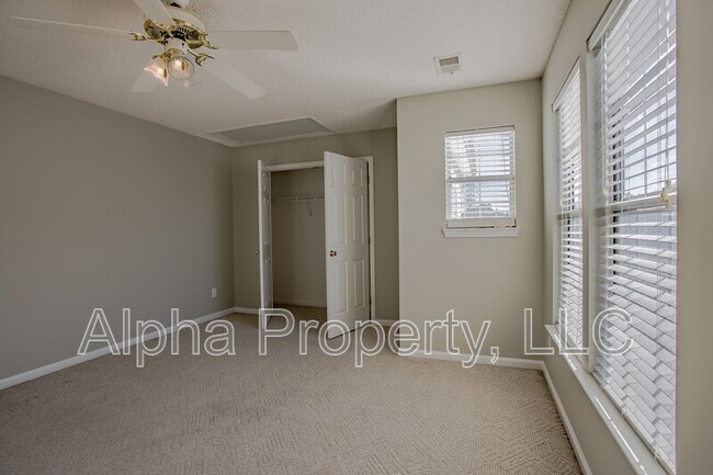 Building Photo - 120 Windsong Dr