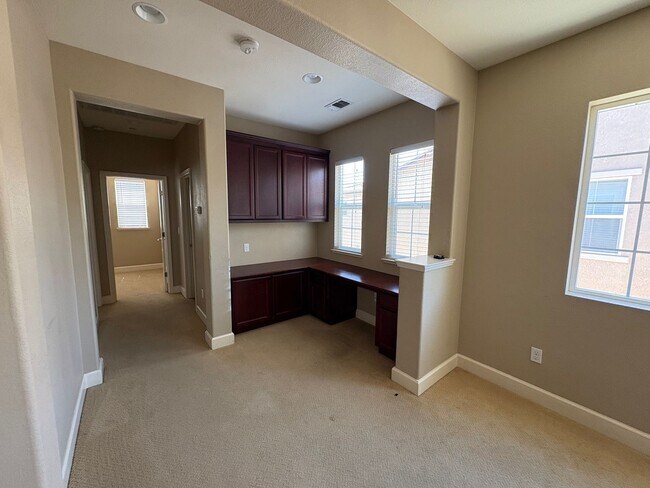 Building Photo - Luxurious home