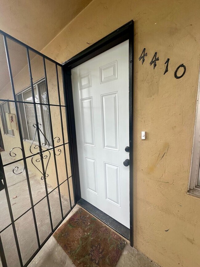 Building Photo - COMING SOON--Newly remodeled 2 bedroom 1 bath apartment 4 blocks from the beach