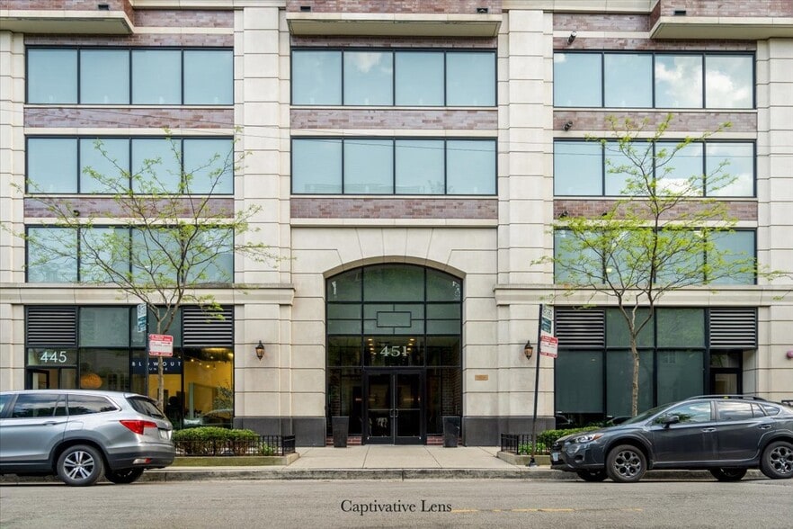 Building Photo - 451 W Huron St
