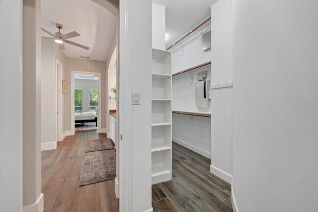 Building Photo - 110 S Veilwood Cir