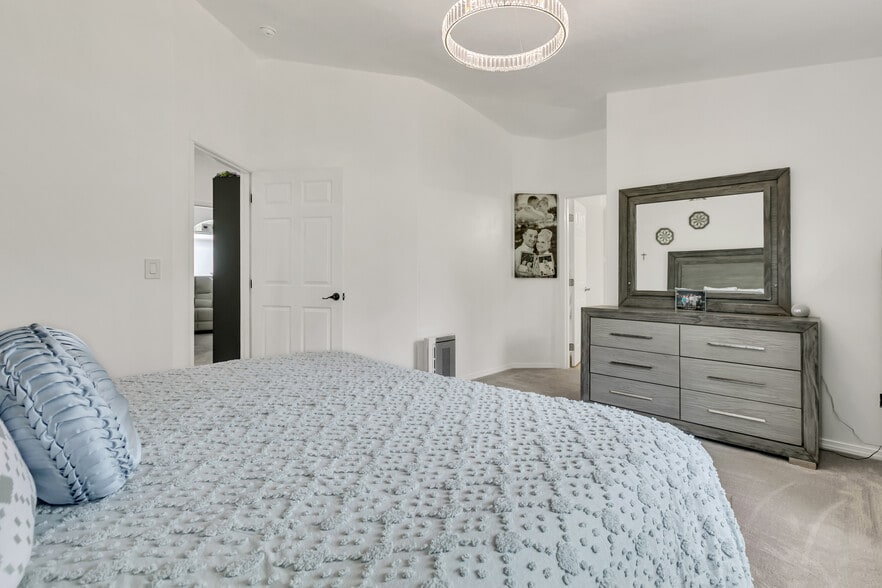 Primary bedroom - 1102 9th Ave