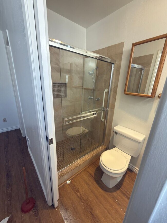 Building Photo - DESIRABLE TWO BEDROOM TWO BATH HOME IN STUDIO CITY