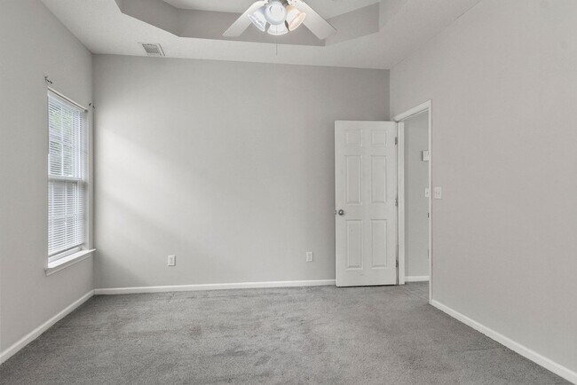 Building Photo - Nice 3 Bed 2 Bath Home! Available Now!