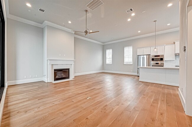 Building Photo - 2234 Lou Ellen Ln