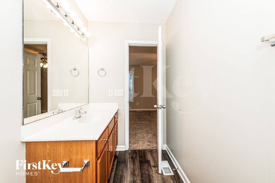 Building Photo - 60 Cyra Ct