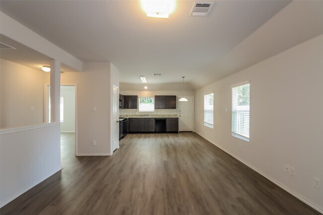 Building Photo - 2732 Atlas Dr