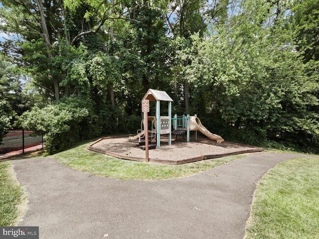 Building Photo - 6055 Meyers Landing Ct