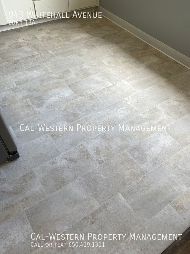 Building Photo - 943 Whitehall Ave