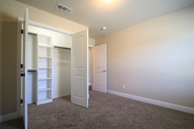 Building Photo - Move In Ready | 3BR/2BA Weatherford Town Home with Granite Countertops, Luxury Plank Floors & App...