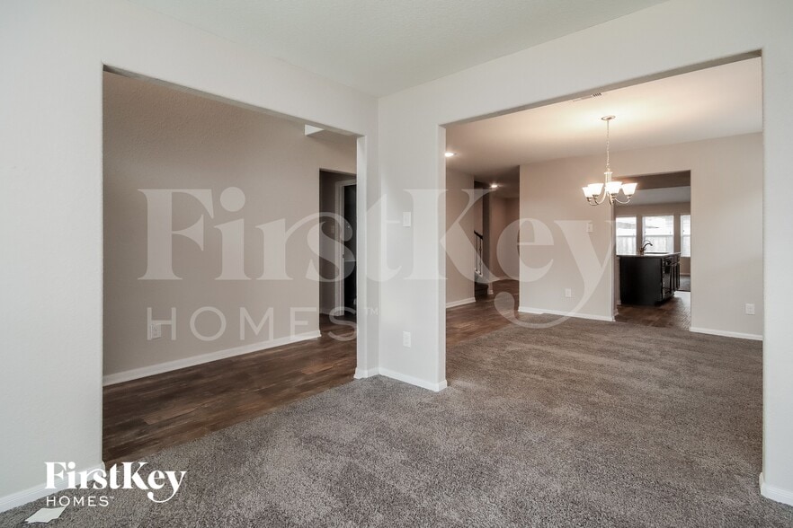 Building Photo - 1023 Ranch Oak Dr