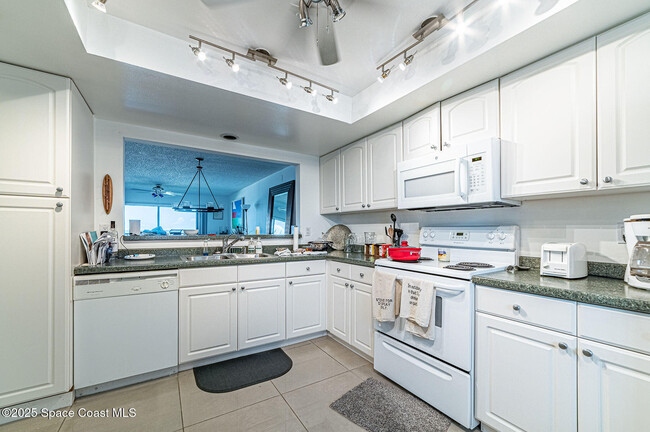 Building Photo - 1465 Jimmy Buffett Mem Hwy