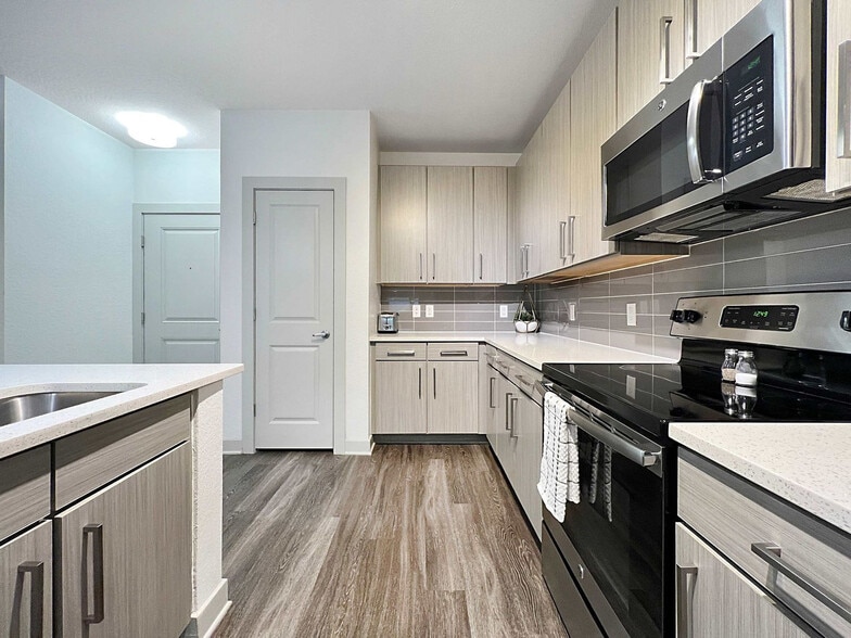 Building Photo - 2615 N Grady Ave