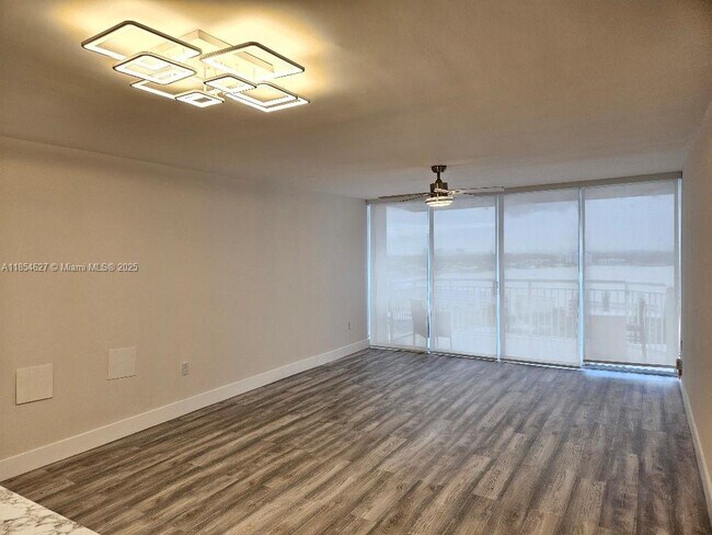 Building Photo - 18021 Biscayne Blvd