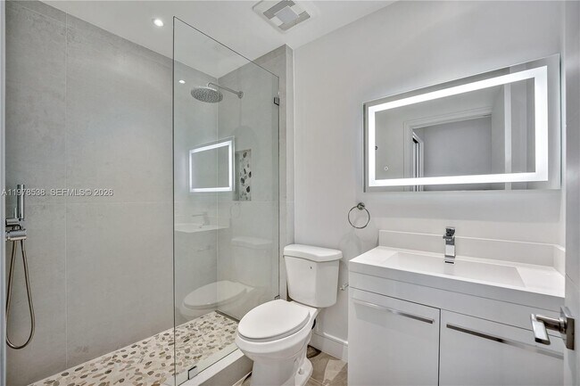 Building Photo - 2616 Carambola Cir N