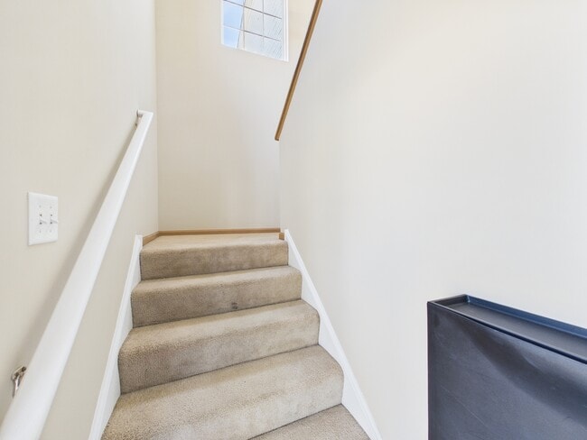 Building Photo - 917 Silverstone Dr