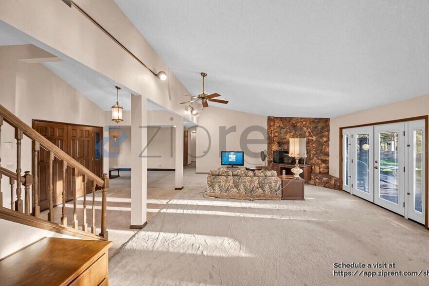 Building Photo - 716 Buckingham Dr